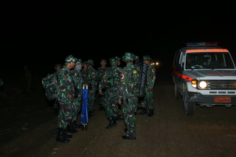 32 Prajurit Pasukan Khusus TNI Laksanakan Terjun Rahasia