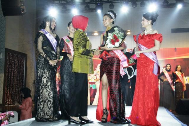 Sisihkan 15 Peserta Grand Final, Vivi Akhirnya Terpilih Jadi Putri Pariwisata Sumut 2018
