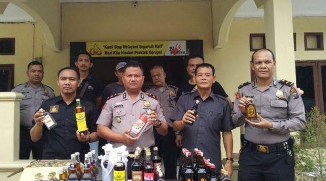 Sambut Ramadhan, Polsek Kota Kisaran Polres Asahan Sita Puluhan Botol Miras