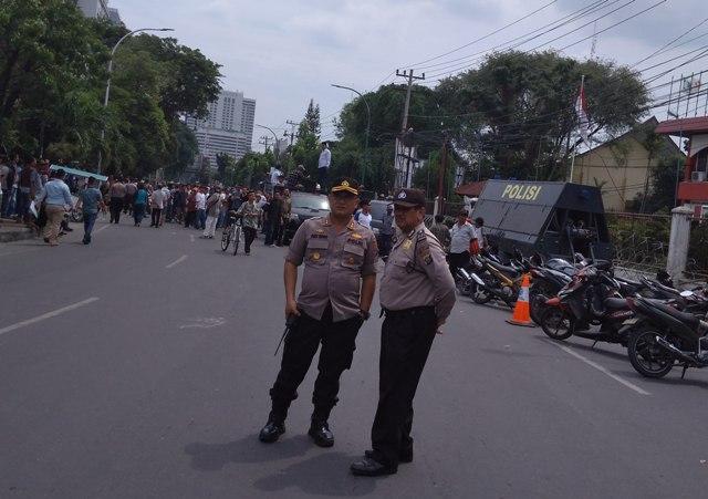 Ada Demo di Gedung KPU Sumut, Arus di Jalan Perintis Kemerdekaan Medan Dialihkan