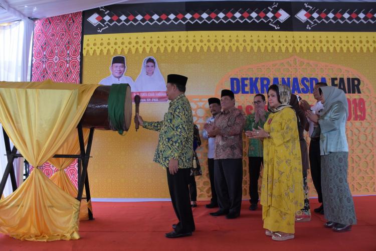Bupati Buka Dekranasda Fair di PPUD Deli Serdang
