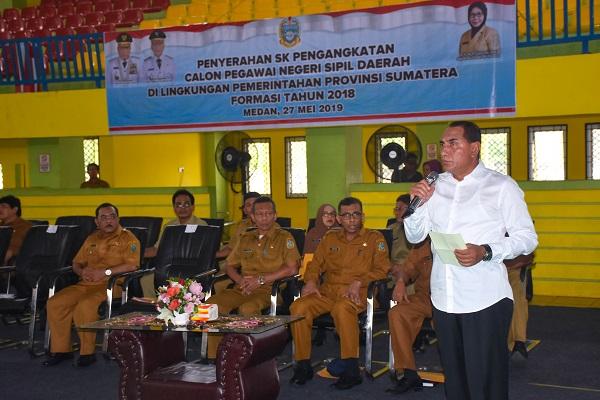 Serahkan 1028 SK Pengangkatan CPNS Formasi 2018, Gubernur Sumut Minta CPNS Tegakkan Disiplin