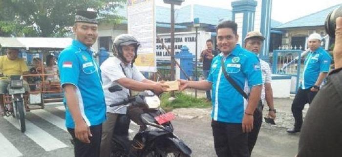 250 Paket Takjil Dibagikan Sat Narkoba Polres Asahan ke Pengendara
