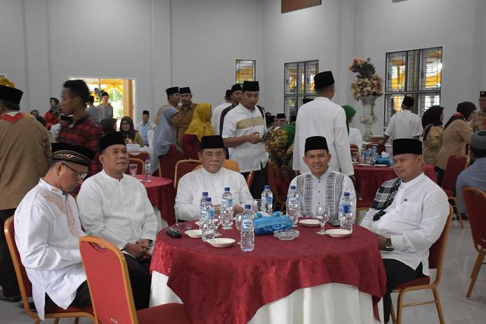 Bupati Deli Serdang Buka Puasa Bersama Petugas Kebersihan dan Jaga Malam