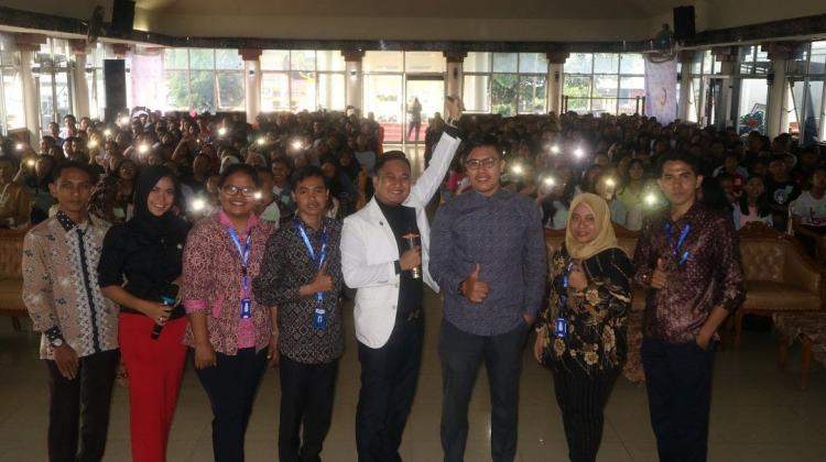 Dicintai Ribuan Pelajar, Karya Inspirasi Indonesia Sukses Besar Gelar Seminar Bahasa Inggris "Global Vibe Inspiration" di Kabupaten Dairi