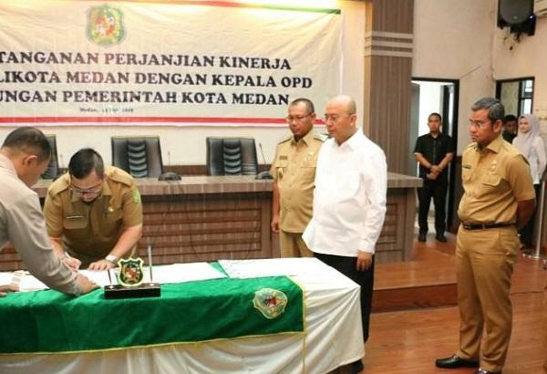 Kepala OPD dan Camat Tandatangani Perjanjian Kinerja dengan Wali Kota Medan