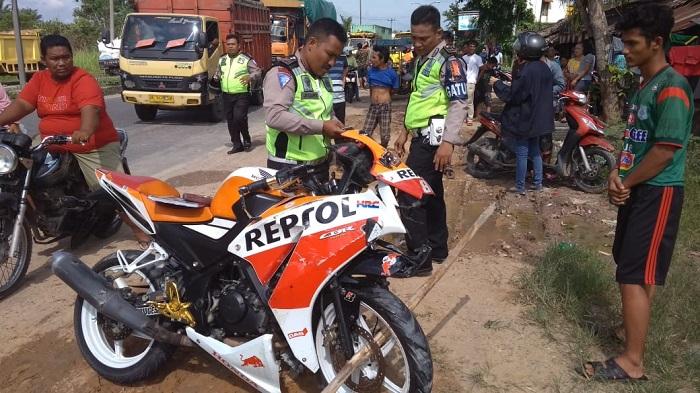 Honda CBR Tabrak Colt Diesel di Jalinsum Adam Malik By Pass, Pengendara Tewas di TKP