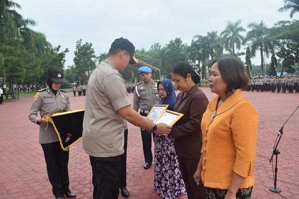 Meninggal Saat Bertugas Amankan Pemilu, Tiga Personel Polisi Polda Sumut Peroleh Pangkat Luar Biasa Anumerta