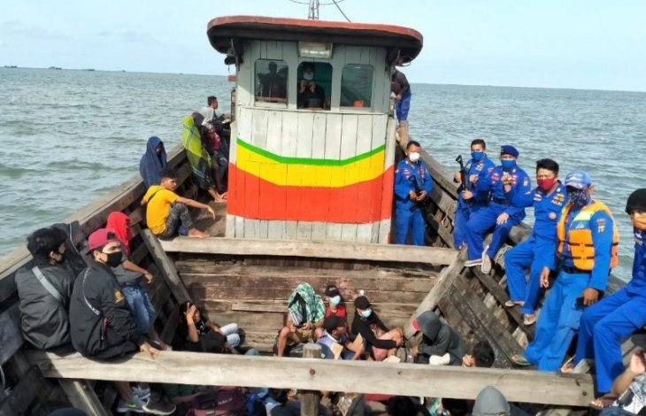 Polres Tanjung Balai Selamatkan 13 Orang TKI Telantar di Pinggir Hutan Bakau Sei Kepayang