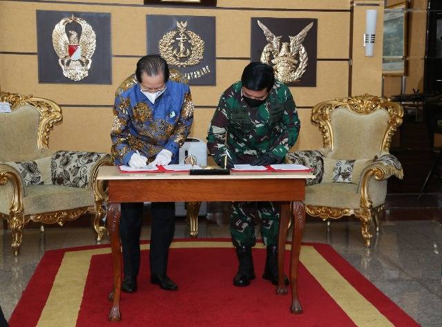 Panglima TNI Terima Penyerahan Rehabilitasi Sarpras TNI dari Presdir Bank BCA
