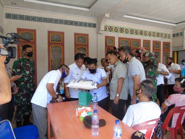 Bupati Nias Utara Himbau Warga Manfaatkan Bantuan dan Tetap Jaga Kesehatan