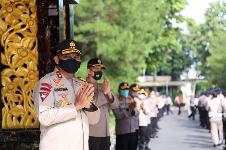 Kapolda Sumut Halal Bi Halal dengan Personil Sesuai Protokol Kesehatan Cegah Covid-19