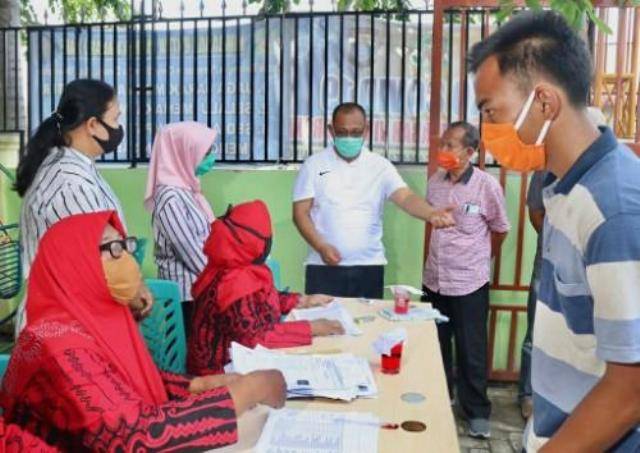 Pantau Penyaluran Bansos, Plt Wali Kota Medan Pastikan Bantuan Sampai ke Masyarakat