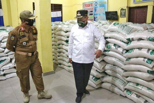 Akhyar Nasution Tinjau Langsung Penyaluran Bantuan Tahap II Pemko Medan di Kelurahan Rengas Pulau