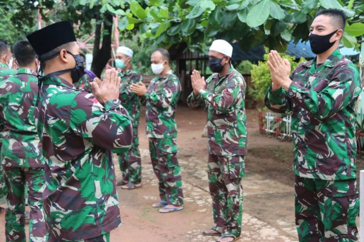 Ditengah Covid-19, Personel Satgas Yonif 411 Kostrad Rayakan Lebaran dengan Sederhana 