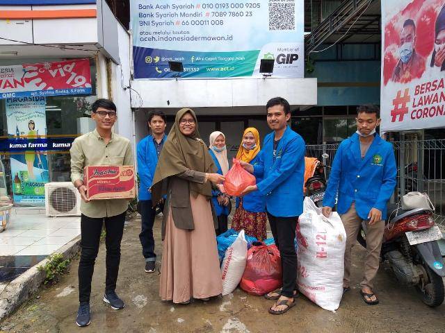 Mahasiswa Ilmu Perpustakaan FAH UIN Ar-Raniry Berikan Bantuan untuk Korban Banjir di Aceh Tengah
