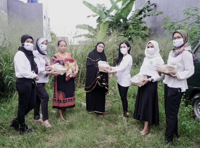 Perempuan Tani HKTI Salurkan Ribuan Sembako ke Petani Terdampak Covid-19
