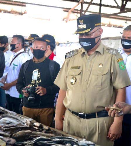 Plt Wali Kota Medan Tinjau Pasar Pendidikan di Glugur, Tertibkan Pedagang dan Pembeli yang Tak Pakai Masker