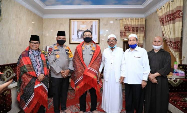 Kapolda Sumut Martuani Sormin Halal Bi Halal ke Pesantren Al Kautsar di Jalan Pelajar Medan