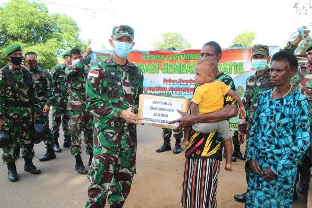 HUT ke-57 Kodam XVII/Cenderawasih, Kodim 1707/Merauke Berbagi Ratusan Paket Sembako