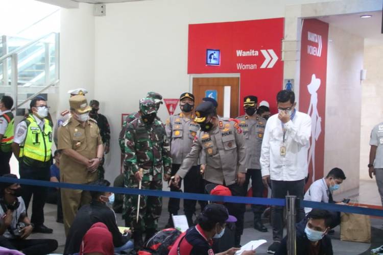 Kapolda Sumut dan Pangdam I/BB Tinjau Pos Pelayanan dan Pesawat dari Mancanegara di Bandara Kualanamu