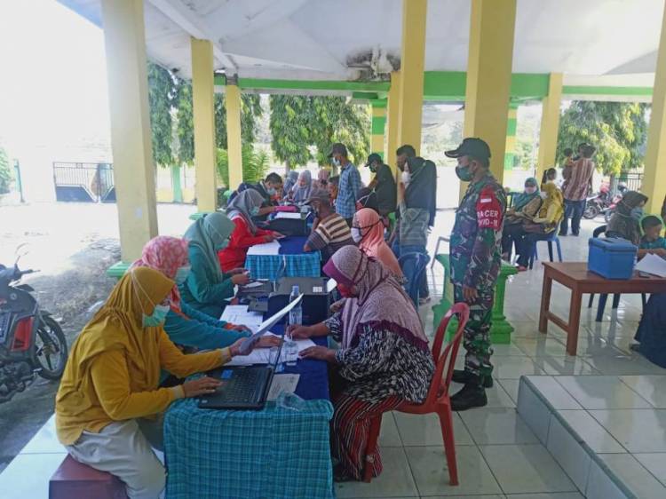 Babinsa Pastikan Vaksinasi Berjalan Lancar