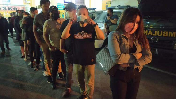 Langgar Prokes, Tim Tim Gabungan Polsek Medan Timur Gerebek Live Musik Hotel Carabia