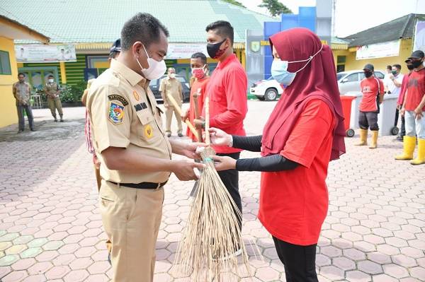 Tugaskan Tenaga Kontrak 'Pasukan Merah', Bupati Harap Sergai jadi Lebih Bersih