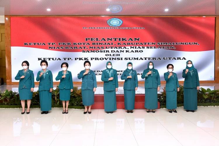 Nawal Lubis Lantik Ketua TP PKK dan Dekranasda Tujuh Kabupaten/Kota di Sumut