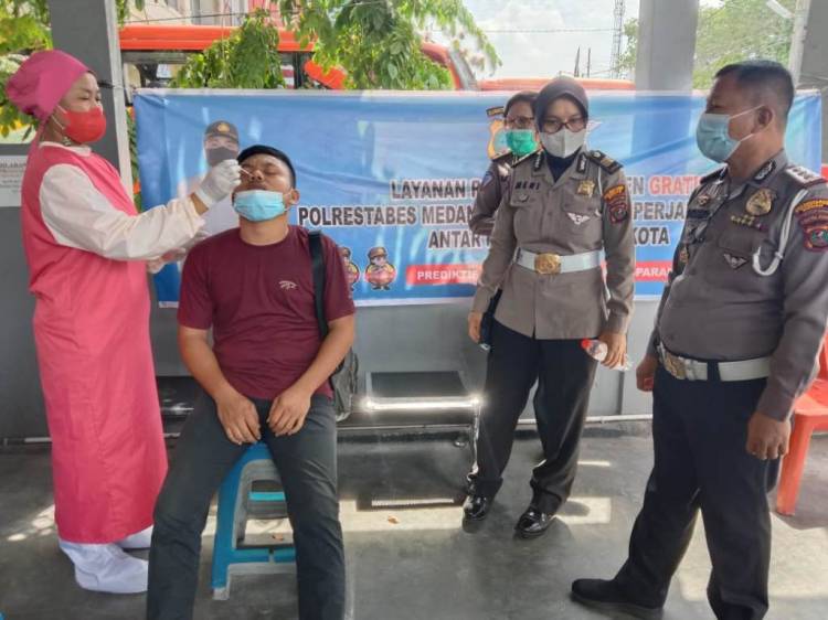 Sat Lantas Polrestabes Medan Lakukan Rapid Test Antigen Gratis di Pool Bis PT JRG Ring Road