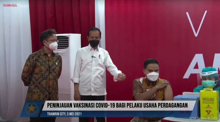 Tinjau Vaksinasi Bagi Pelaku Usaha Perdagangan, Presiden: Selalu Pakai Masker Ke Mana Saja
