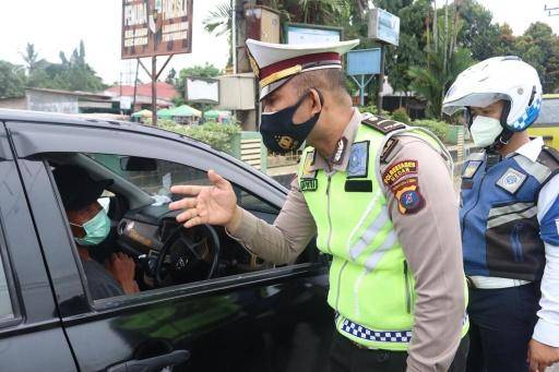 Petugas Masih Sekat Jalur Masuk ke Kota Medan