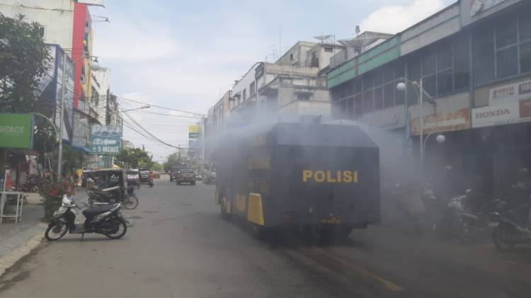 Polresta Deli Serdang Serentak Lakukan Penyemprotan Desinfektan di Rumah Ibadah dan Pusat Keramaian