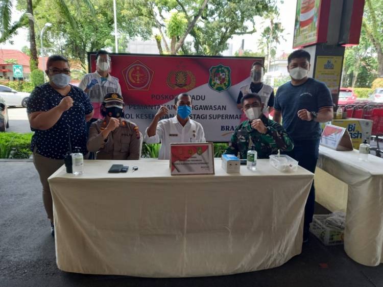 Waka Polsek Medan Baru Tinjau Posko Pengawasan Prokes Covid-19 di Brastagi Supermarket Medan