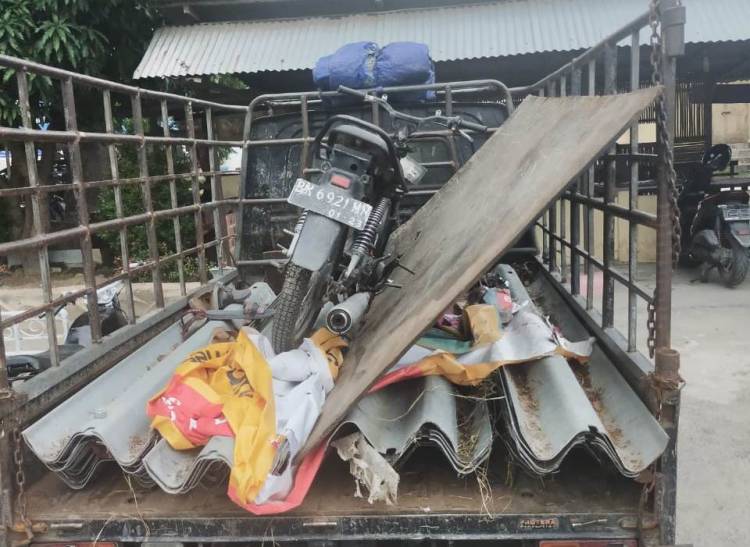 Kepergok Polisi, Maling Besi Pembatas Jalan Kabur