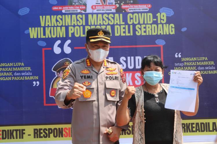 Polresta Deli Serdang Laksanakan Vaksinasi Massal kepada Masyarakat