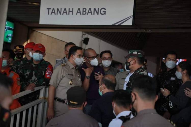 Gubernur Anies dan Dirut Sarana Jaya Tinjau Langsung Pelaksanaan Prokes