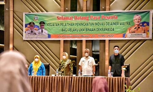 Kembangkan Pasar Hingga ke Luar Negeri, Desiner Wastra Diminta Terus Berinovasi
