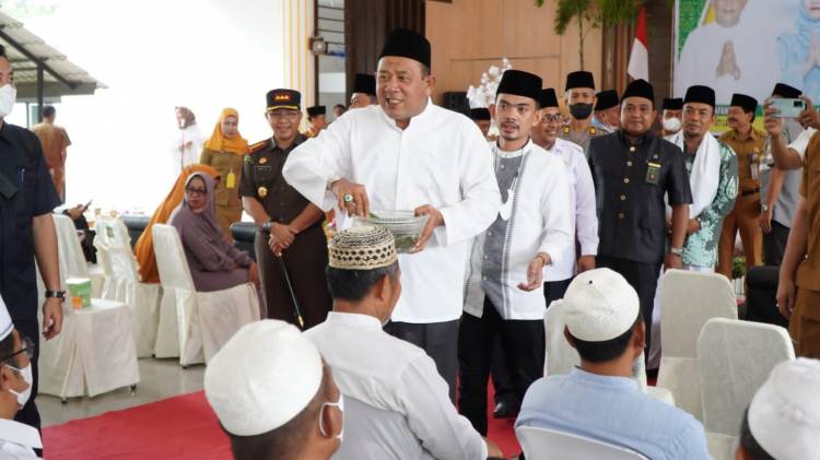Syah Afandin Lakukan Tepung Tawar Calon Jamaah Haji Langkat