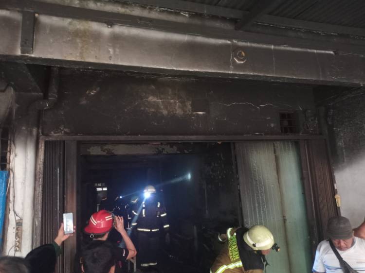 Rumah Makan Apin Seafood di Kapten Jumhana Terbakar