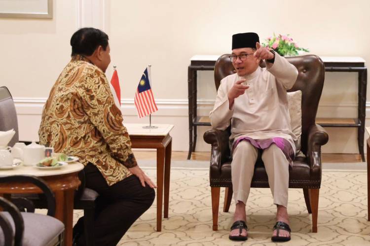 Menhan Prabowo Bertemu PM Malaysia Anwar Ibrahim, Bicara Hubungan Bilateral dan Regional