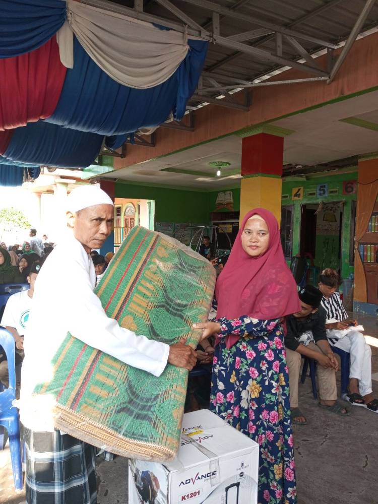 TGS Ganjar Gelar Pelatihan MC dan Beri Bantuan Pengeras Suara di Majelis Taklim As-Syakinah