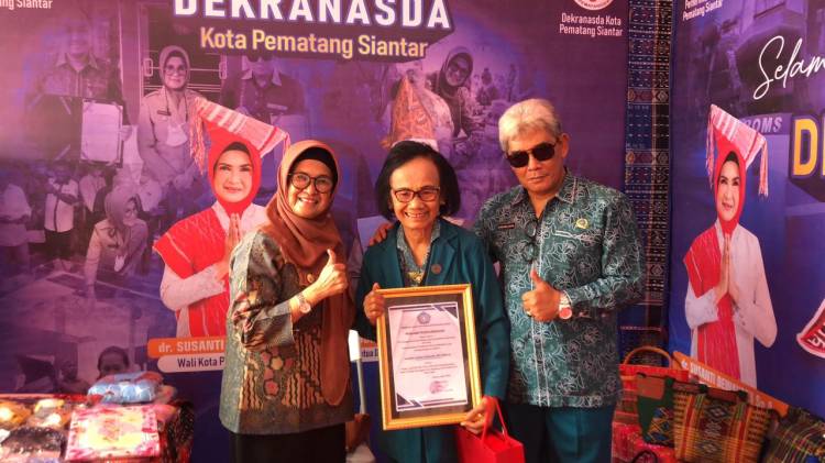Erizal Ginting Hadiri HKG PKK Nasional di Medan, Gandaria Lumbantobing Terima Penghargaan sebagai Kader Inspiratif PKK