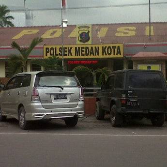 Aksi Maling Spion Mobil di Medan Terekam CCTV