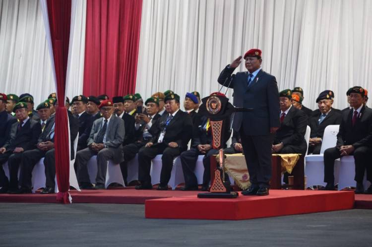 Menhan Prabowo Pimpin Upacara Parade Senja di Kemhan