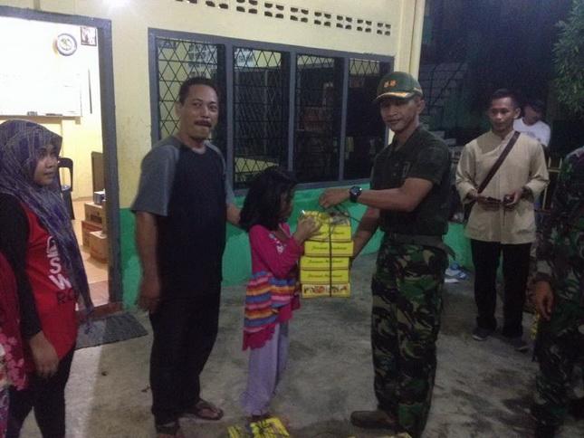 Yon Arhanudse 11 BS Menggelar Sahur On The Road dan Berbagi Makanan Sahur 