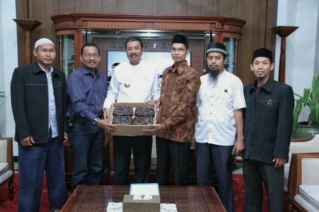 Gubernur Sumut Ikut Salurkan 0,5 ton Kurma pada Safari Ramadhan