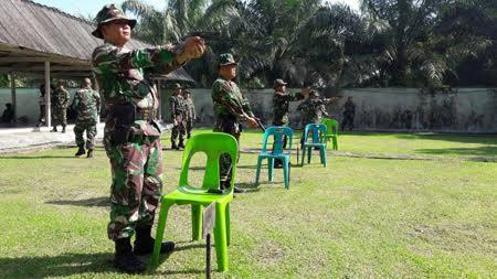Perwira dan Unit Intel Kodim 0203/Lkt Tingkatkan Kemampuan Menembak 