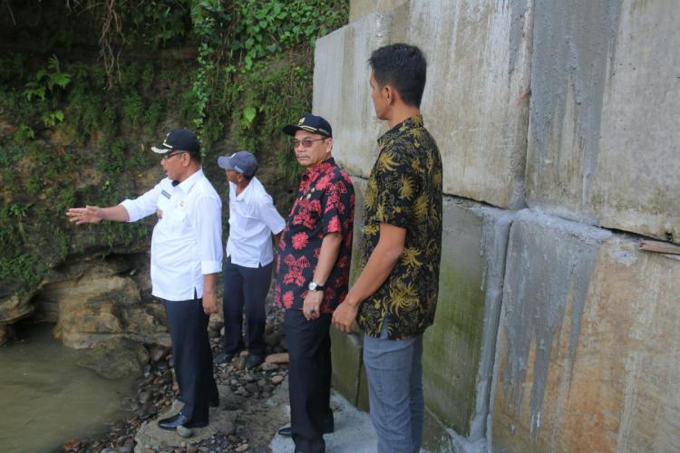 Wakil Walikota Tinjau Lokasi Jalan Longsor di Medan Tuntungan