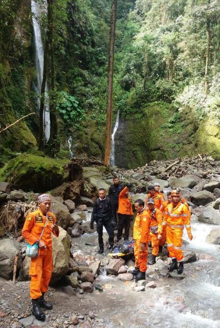 Turis Asal Jerman Ditemukan Tewas di Air Terjun 2 Warna, Proses Pencarian Ditutup 
